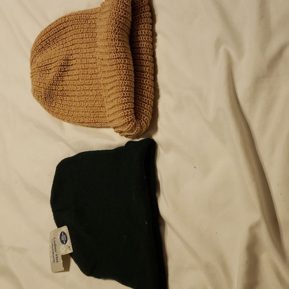 2 hats green nwt tan pre owned